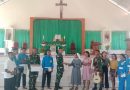 Aksi Tebar Kasih dan Damai, Satgas Yonif 742 Bagikan Alkitab dan Gitar di Gereja Haekesak