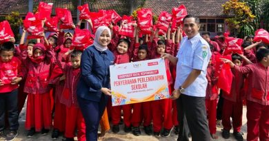 MPM Honda Jatim Salurkan Perlengkapan Sekolah dan Edukasi Safety Riding bagi Siswa SDN Pagowan 1 Lumajang