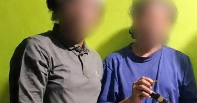 Warga Rote Serahkan Pistol Rakitan dan Munisi ke Satgas Citarum BAIS TNI Warga Rote Serahkan Pistol Rakitan dan Munisi ke Satgas Citarum BAIS TNI