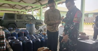 Satgas Yonarhanud 14/PWY Gagalkan Upaya Penyelundupan BBM, Ballpres hingga Minuman Soda Satgas Yonarhanud 14/PWY Gagalkan Upaya Penyelundupan BBM, Ballpres hingga Minuman Soda